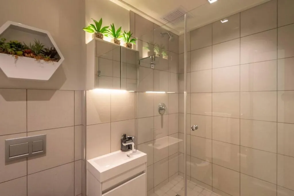 Vibrant Studio Apartment Cape Town 0*,  Güney Afrika